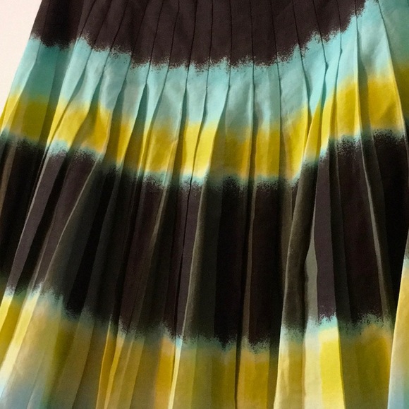 BCBG pleated multicolor skirt - Picture 2 of 2